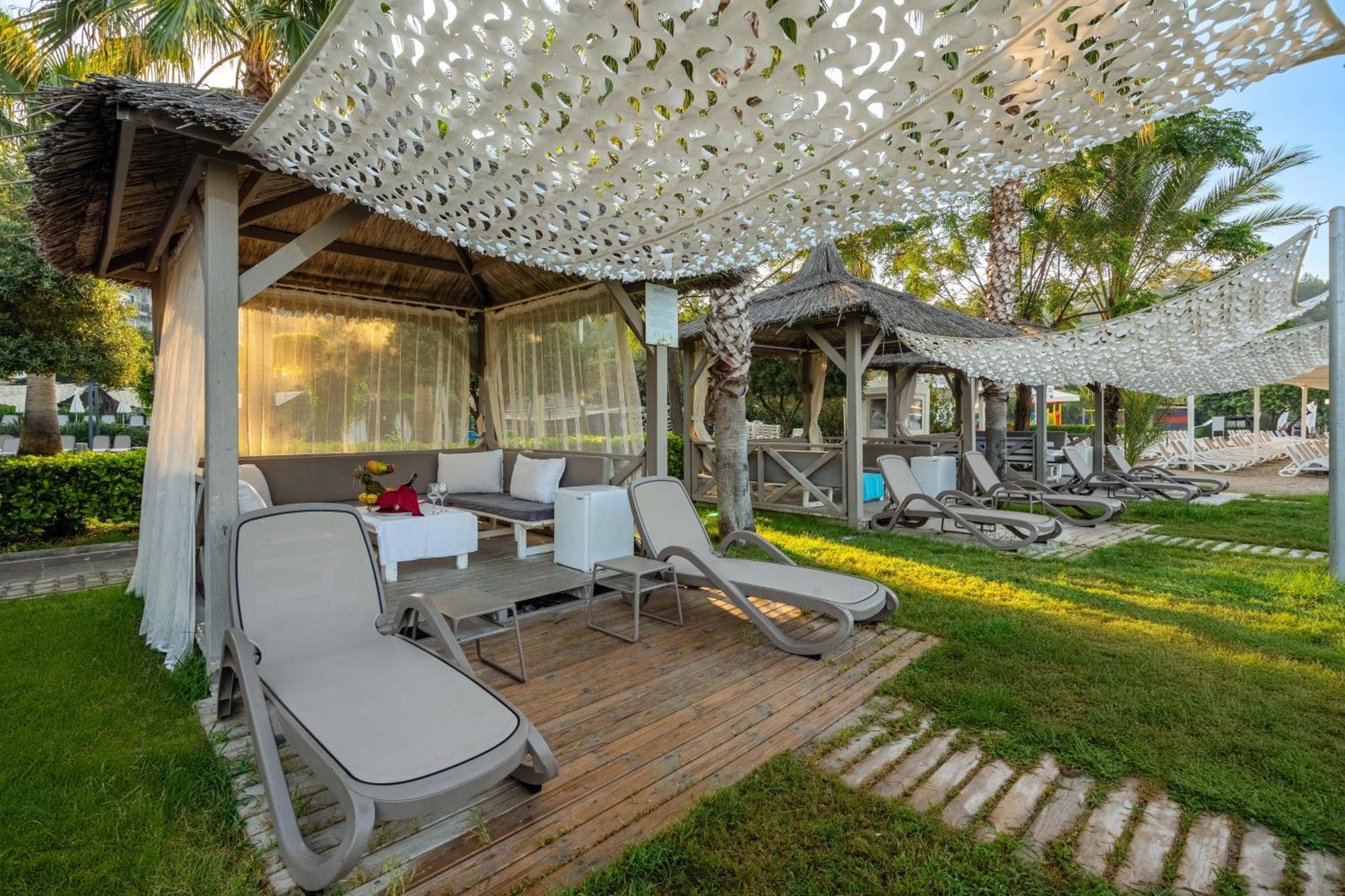 Justiniano Theodora Resort โอคูร์จาลาร์ ภายนอก รูปภาพ
